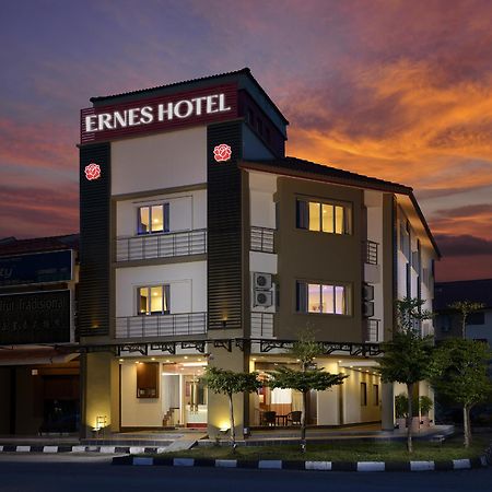 Ernes Hotel Bayu Mutiara Bukit Mertajam Eksteriør billede